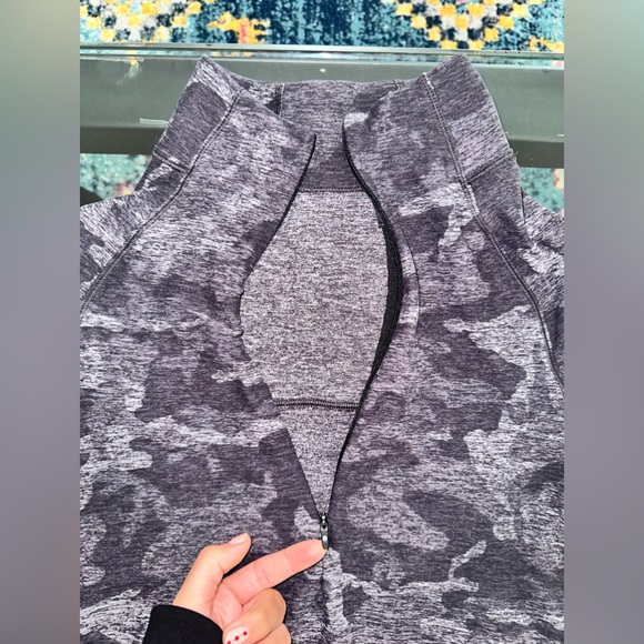 Lululemon long sleeve - Picture 3 of 7